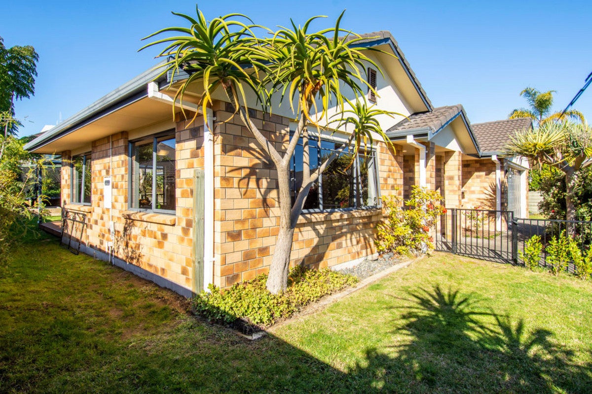 16 Athfield Drive, Bethlehem, Tauranga - Carousel 17