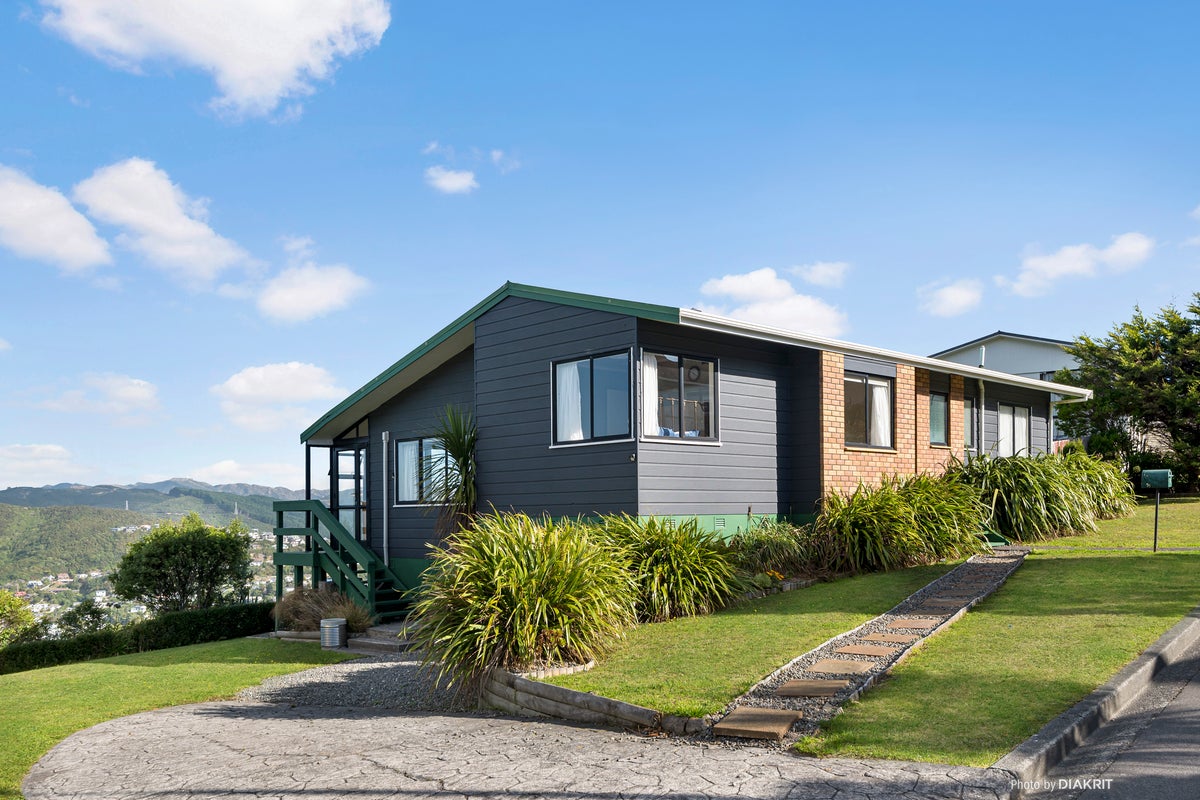 22 Cathie Place, Karori, Wellington - Carousel 1
