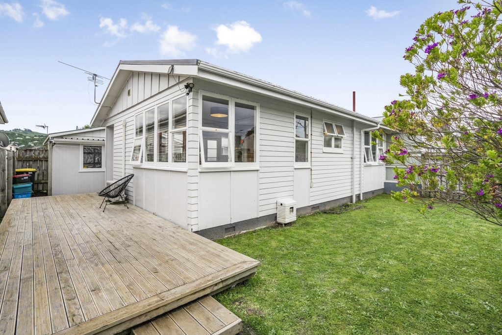 2/107 Cuba Street, Petone, Lower Hutt - Carousel 1