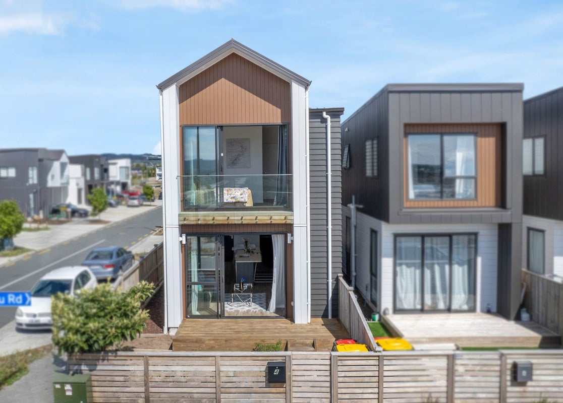 4 Parahau Road, Ardmore, Auckland - Carousel 1