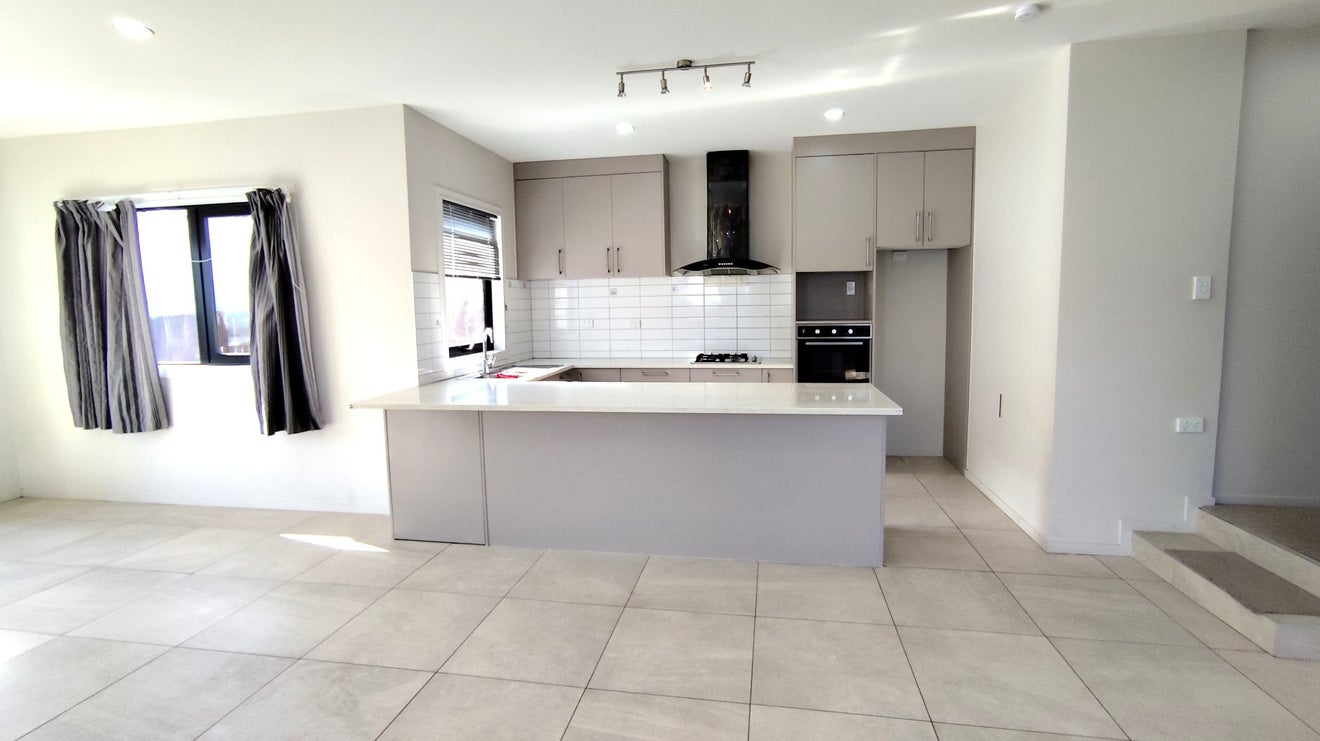 24A Derrimore Heights, Clover Park, Auckland - Carousel 2