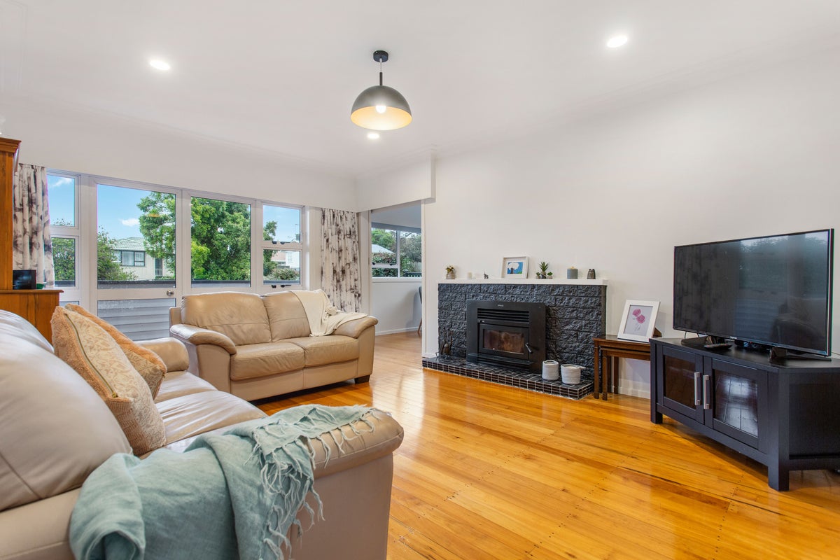46 Andrew Road, Howick, Auckland - Carousel 2