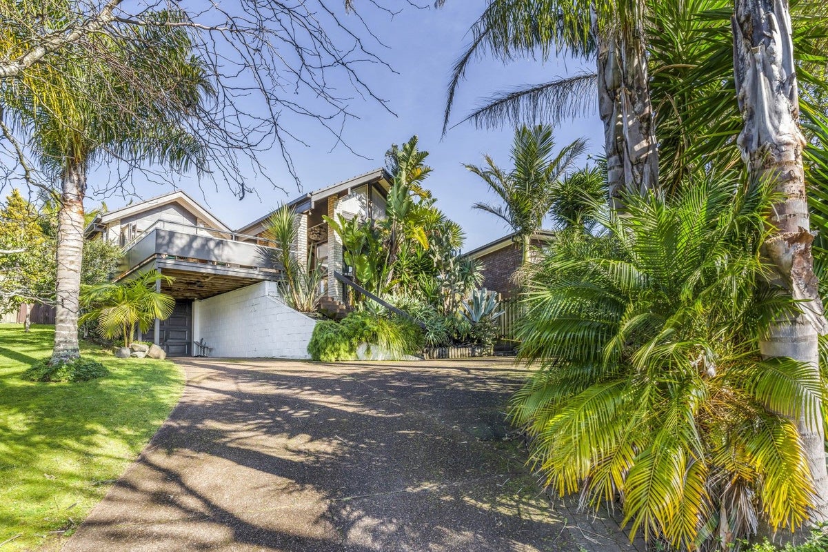 20 Rushgreen Avenue, Pahurehure, Papakura - Carousel 1