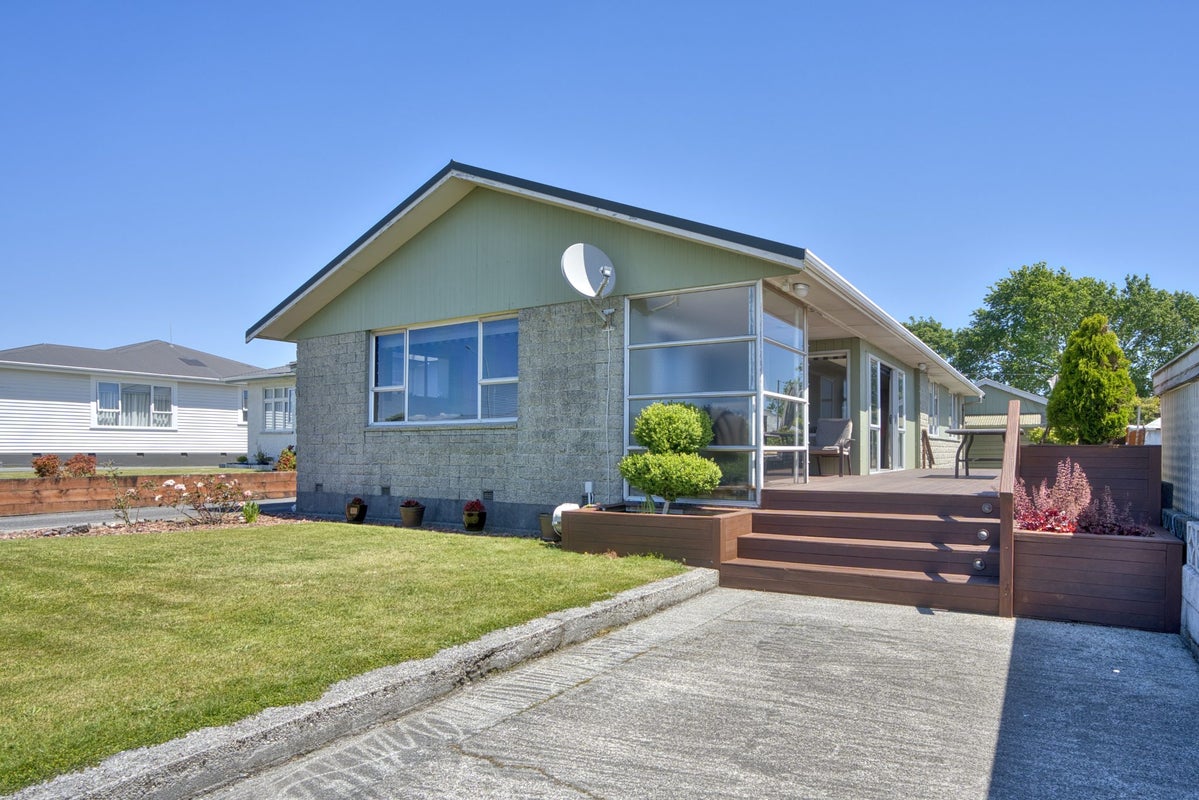 69 Hampden Street, Hokitika - Carousel 1