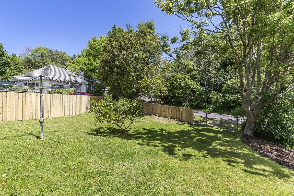 243 Main Road, Tawa, Wellington - Carousel 2