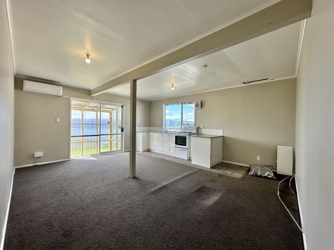 9B Edgecombe Street, Newlands, Wellington - Carousel 2