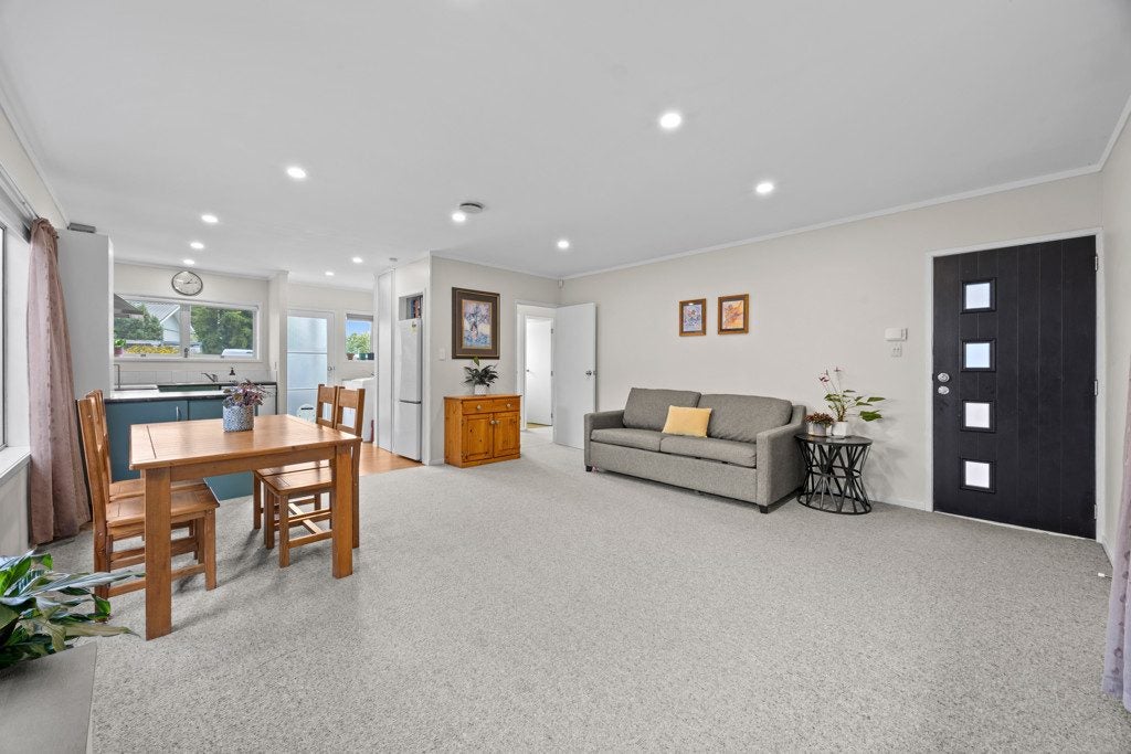 2/4 Illana Place, Ranui, Waitakere City, Auckland - Carousel 1