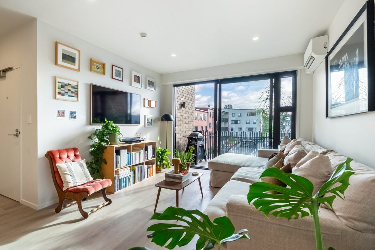 201/2B Matatiki Street, Northcote, Auckland - Carousel 2