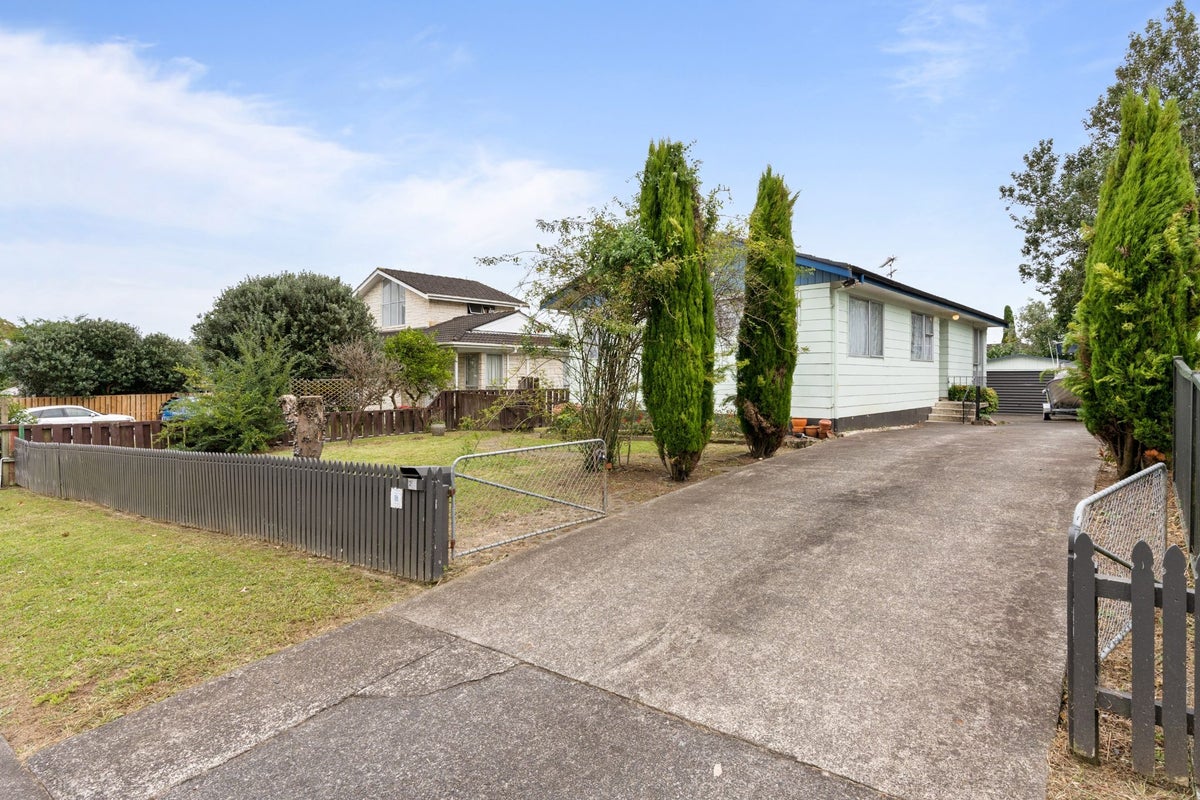 26 Hyperion Drive, Randwick Park, Auckland - Carousel 1