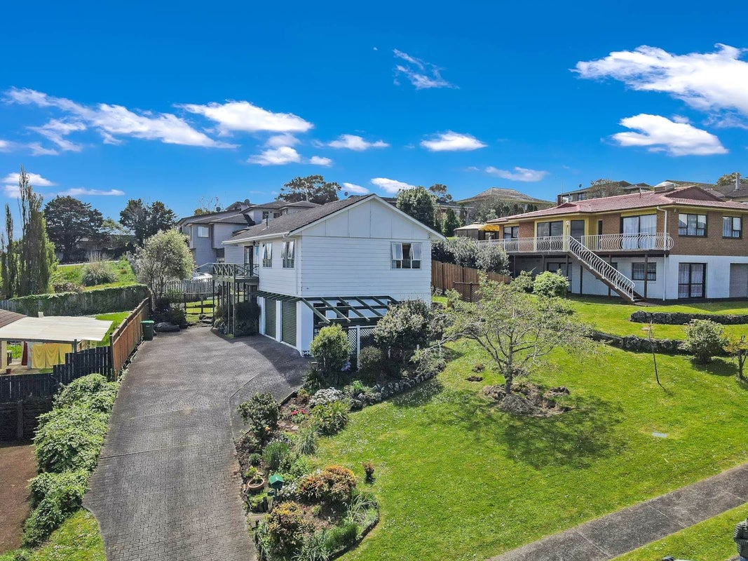 4 Elsted Place, Goodwood Heights, Auckland - Carousel 1