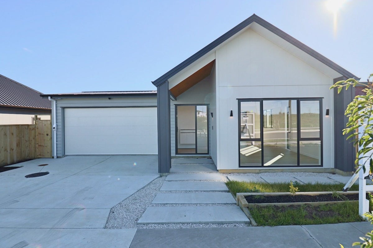 8 Kobe Street, Karaka, Papakura - Carousel 1