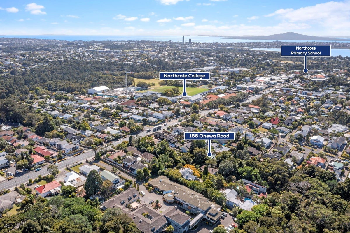 186 Onewa Road, Birkenhead, Auckland - Carousel 23
