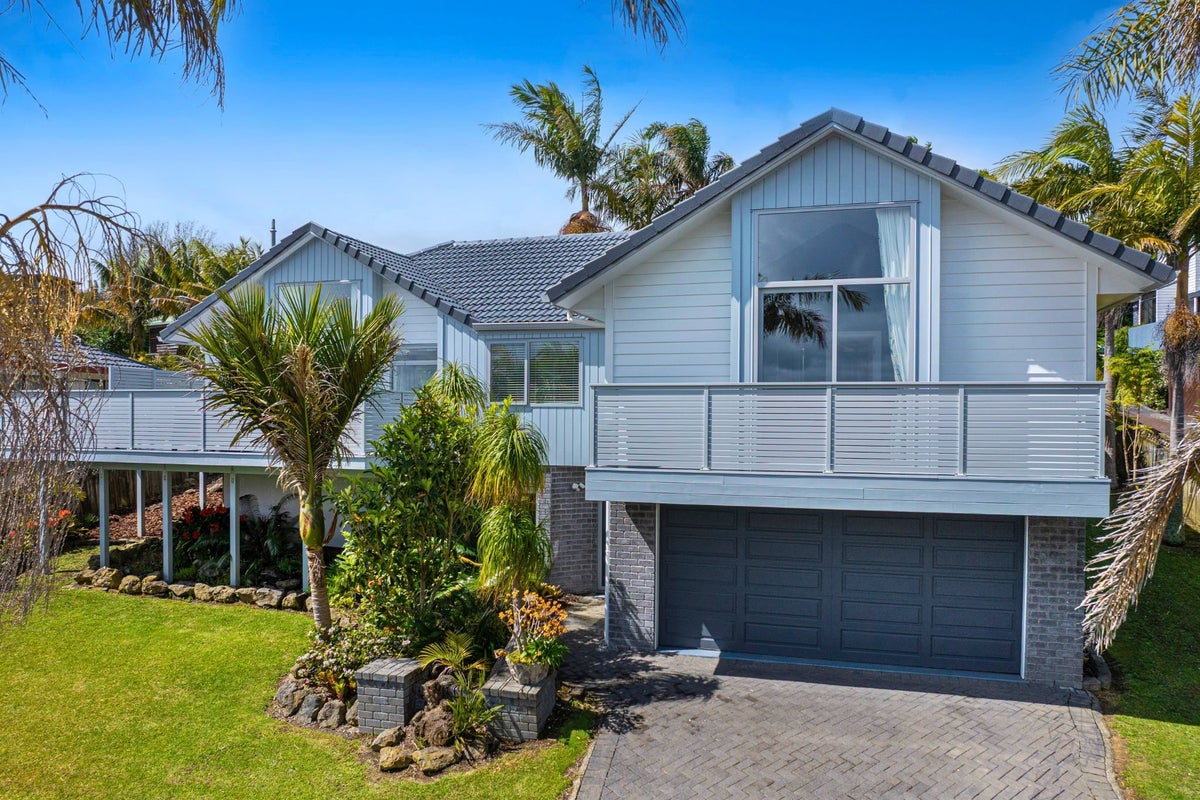 57 Esther Place, Red Beach, Whangaparaoa - Carousel 2
