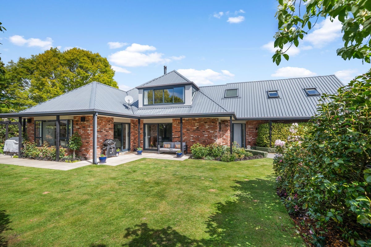 9 Inglewood Place, Avonhead, Christchurch - Carousel 1
