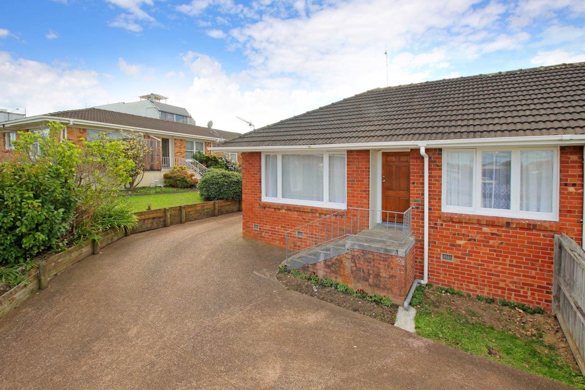 2/122 Lake Road, Belmont, Auckland - Carousel 1