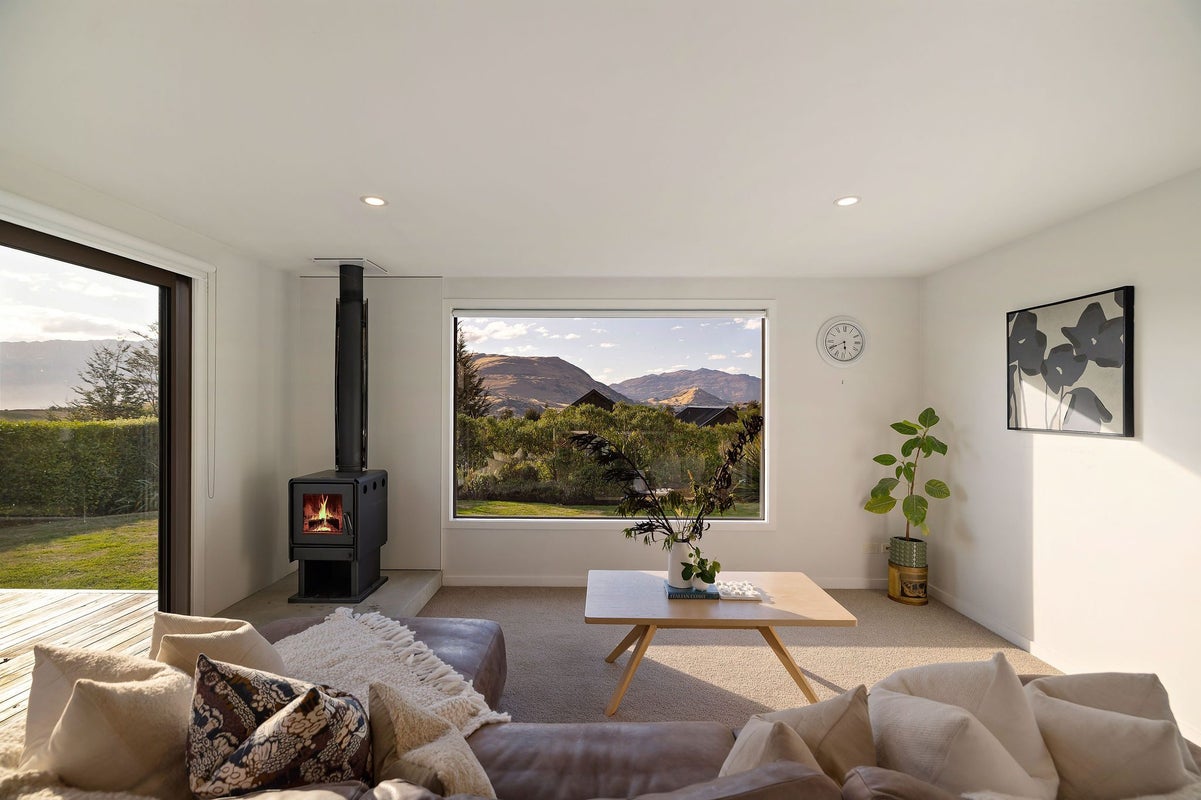 3 Caithness Court, Jacks Point, Queenstown - Carousel 2