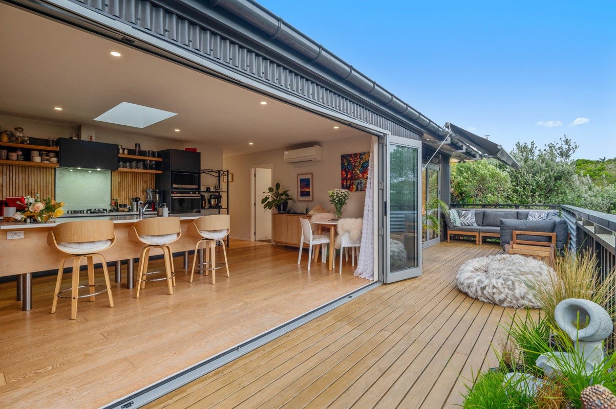 9 Lannan Road, Surfdale, Waiheke Island - Carousel 1