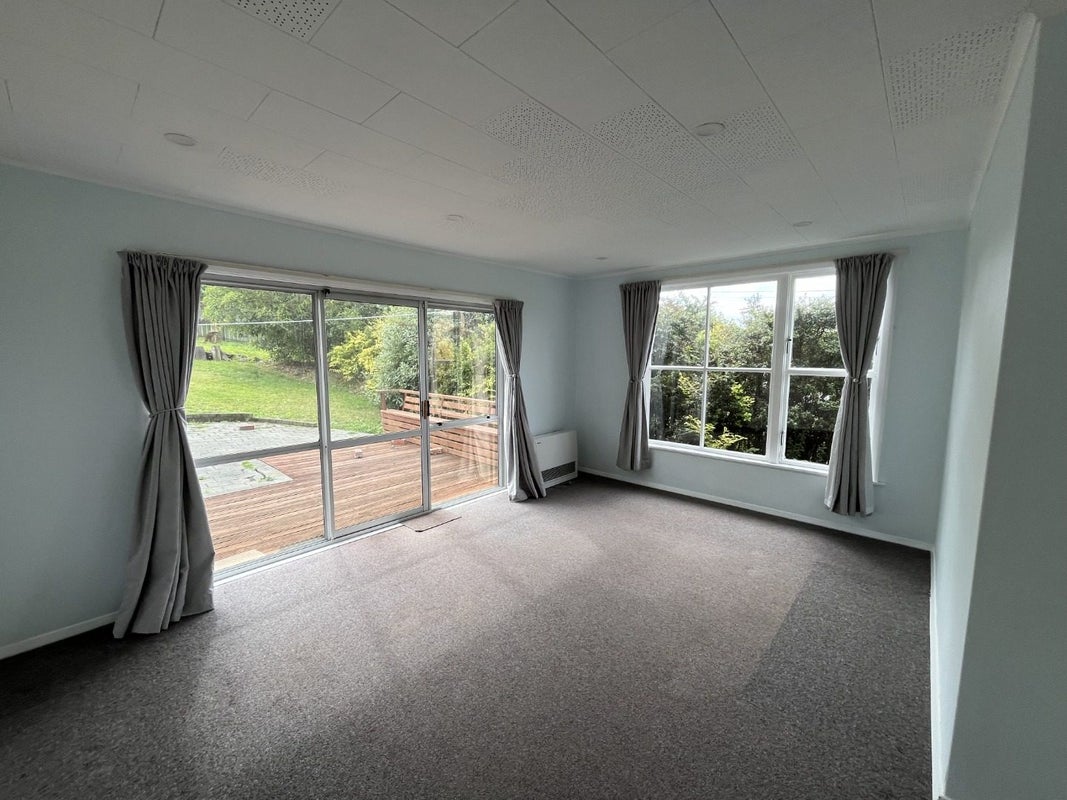 5 Wakefield Terrace, Tawa, Wellington - Carousel 2