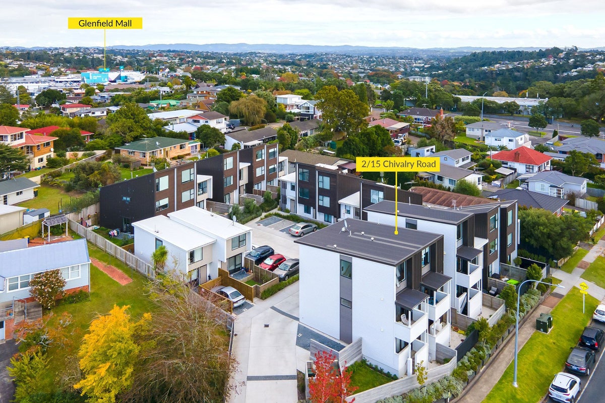 2/15 Chivalry Road, Glenfield, Auckland - Carousel 12