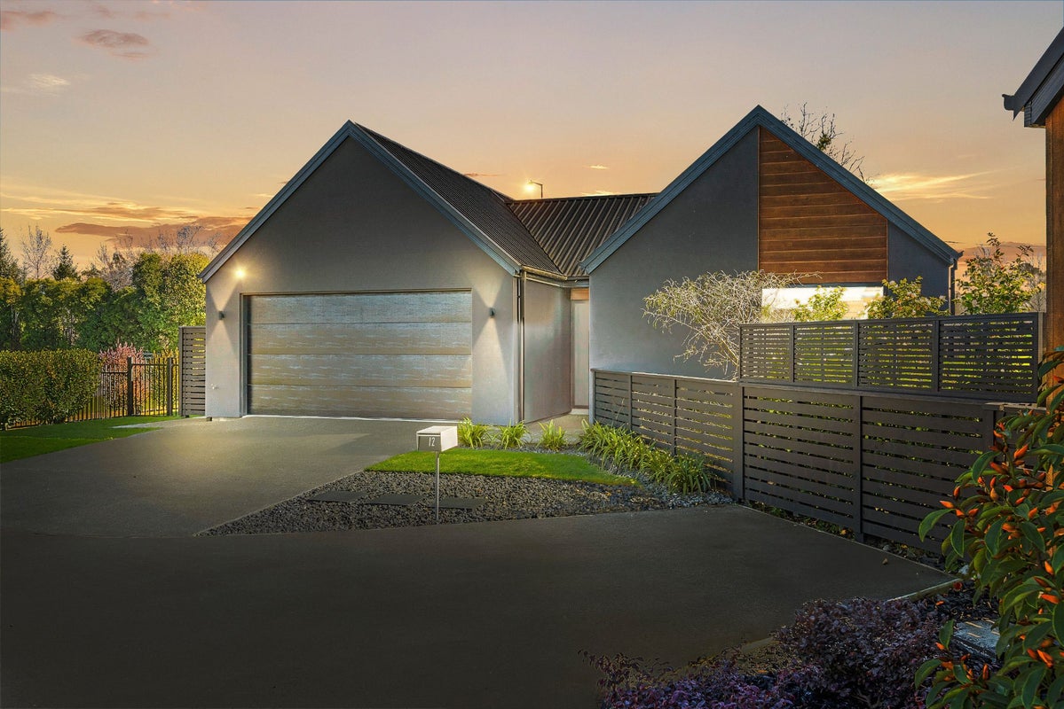 12 Kemsley Lane, Casebrook, Christchurch - Carousel 1