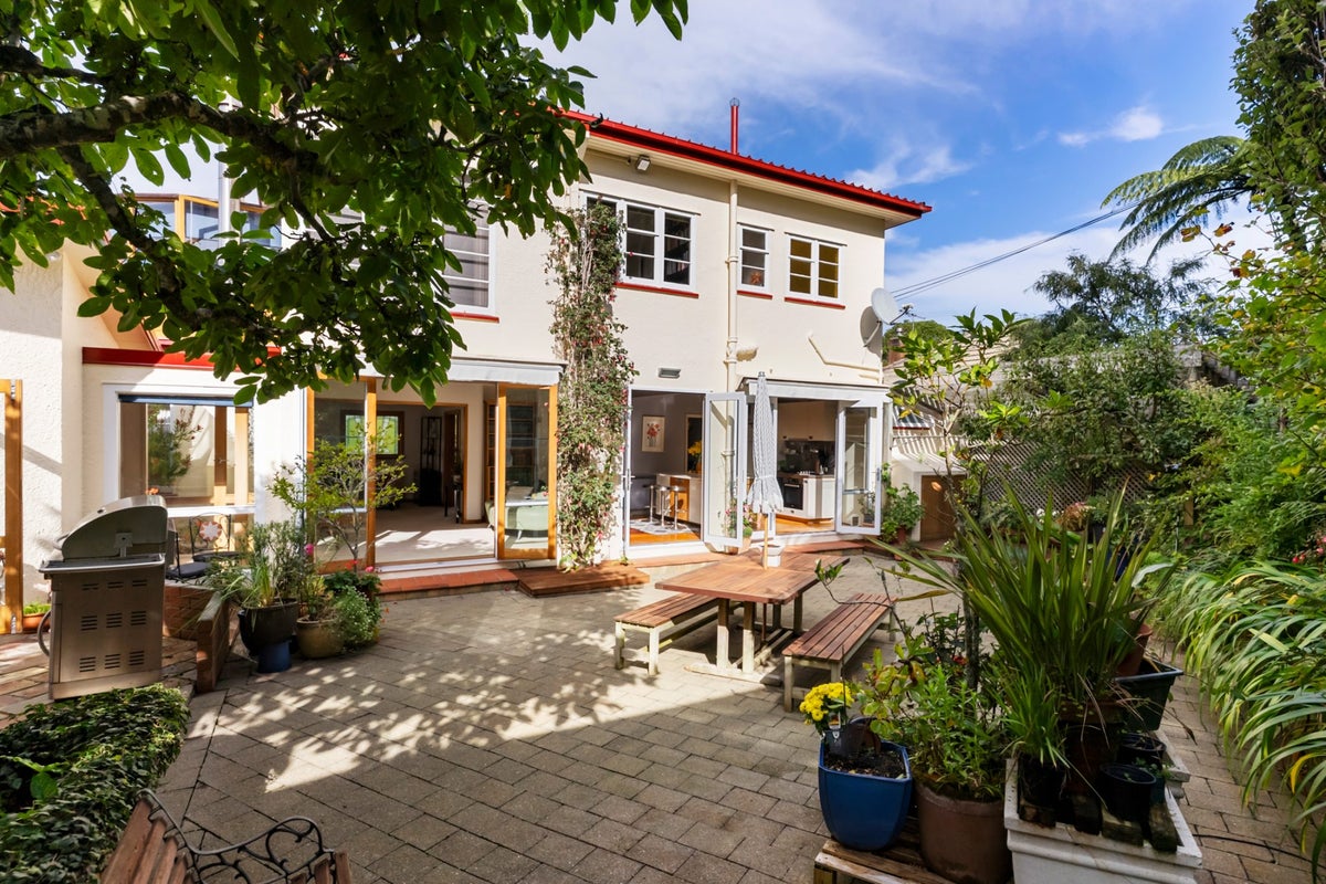 6 Darwin Street, Karori, Wellington - Carousel 1
