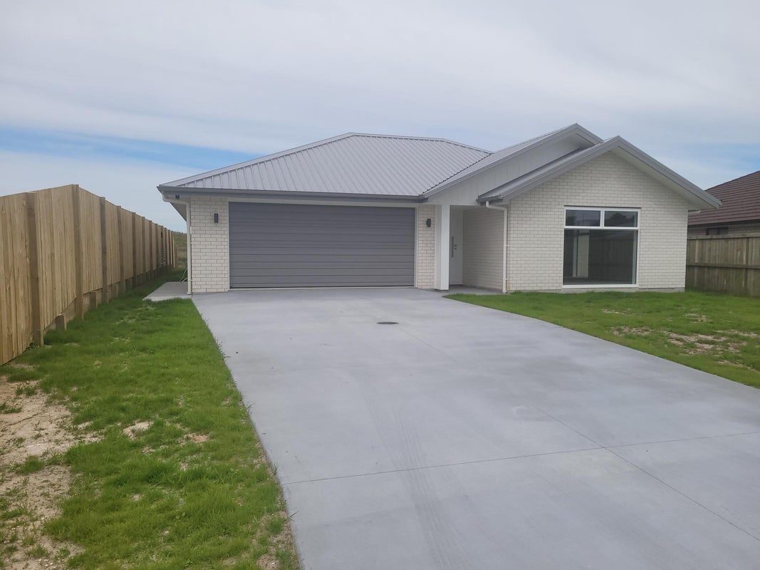 21 Pukatea Crescent, Owhata, Rotorua - Carousel 1