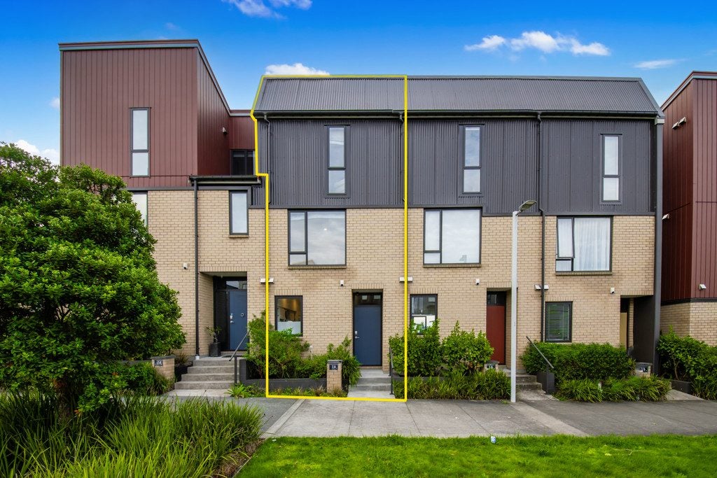 16 Hobsonville Point Road, Hobsonville, Auckland - Carousel 1