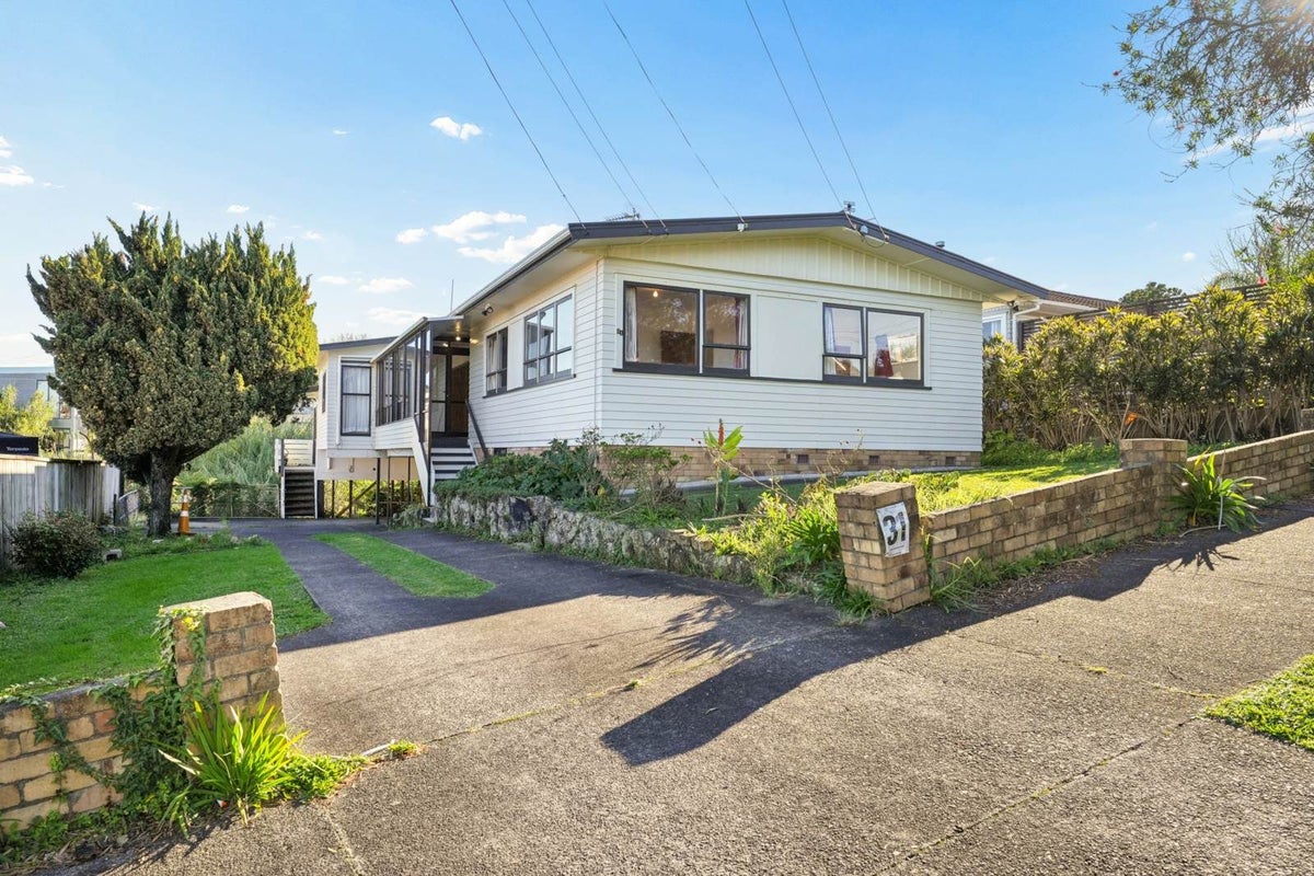 31 Laburnum Road, New Windsor, Auckland - Carousel 2