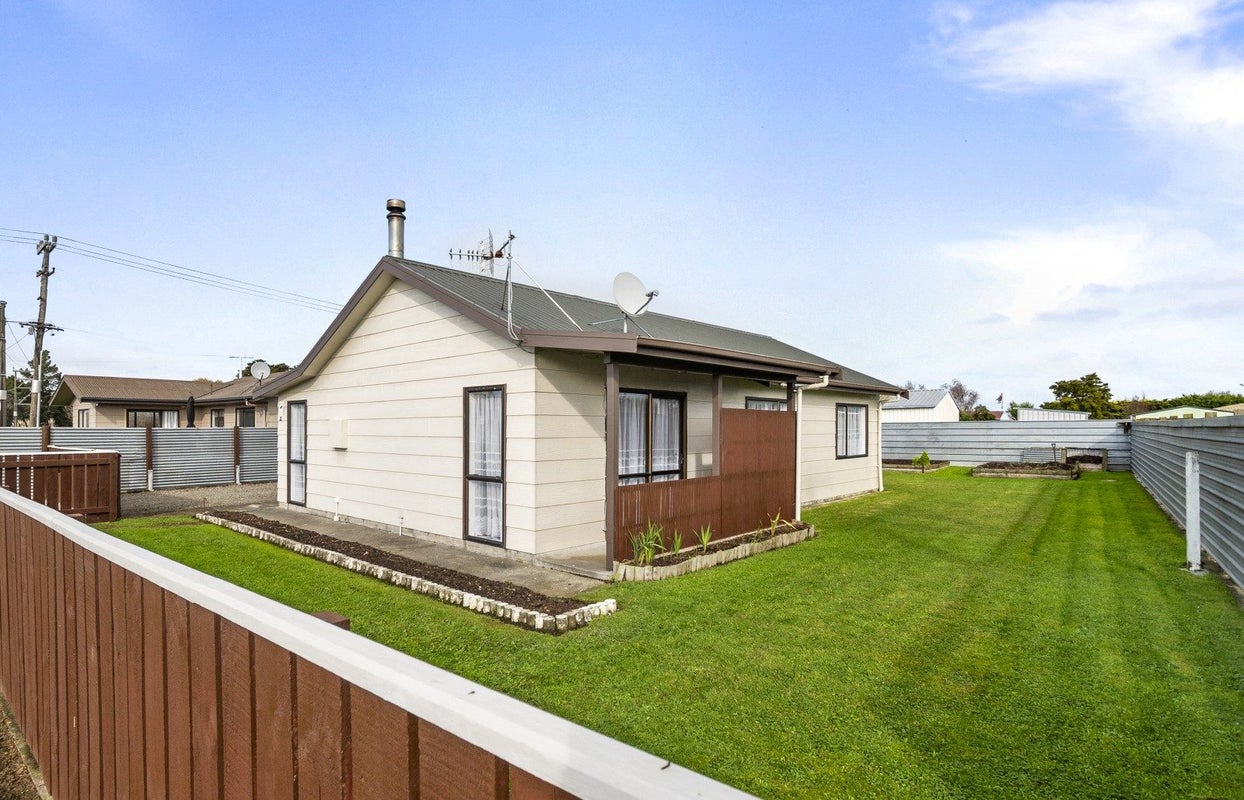 21 Railway Road, Bunnythorpe, Palmerston North - Carousel 2