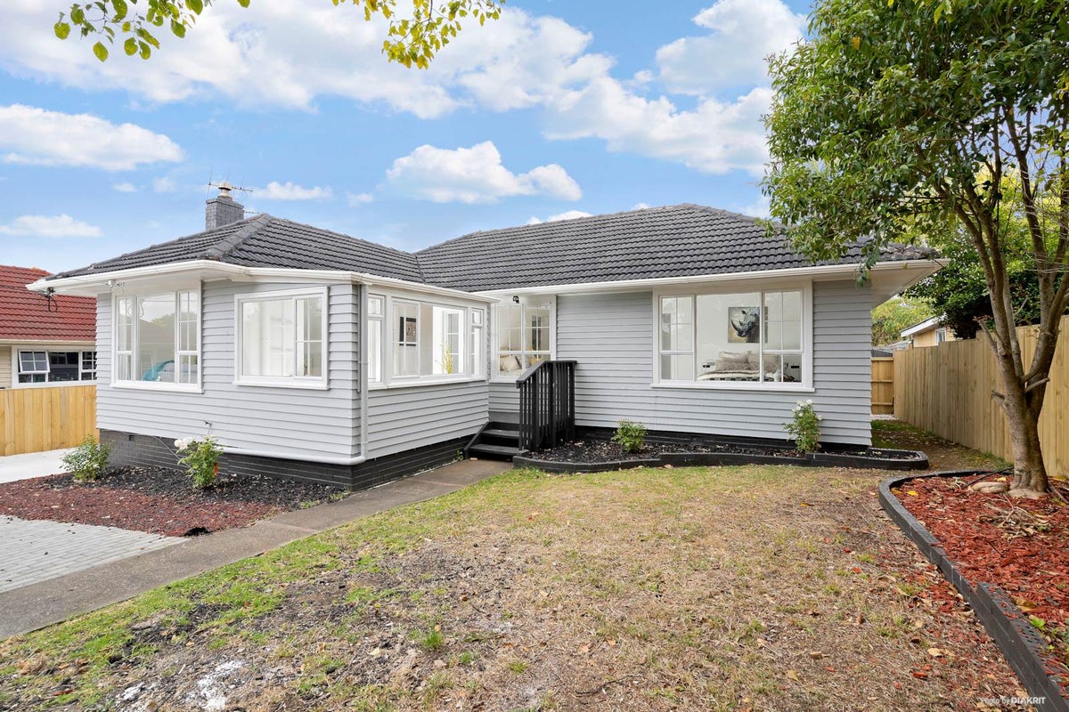 7A Tiroroa Avenue, Te Atatu South, Auckland - Carousel 1