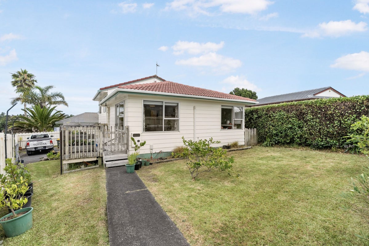 17 Cherry Tree Place, Massey, Auckland - Carousel 2