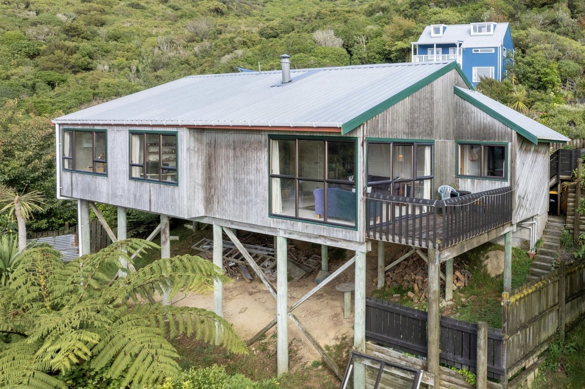 109 Allington Road, Karori, Wellington - Carousel 1
