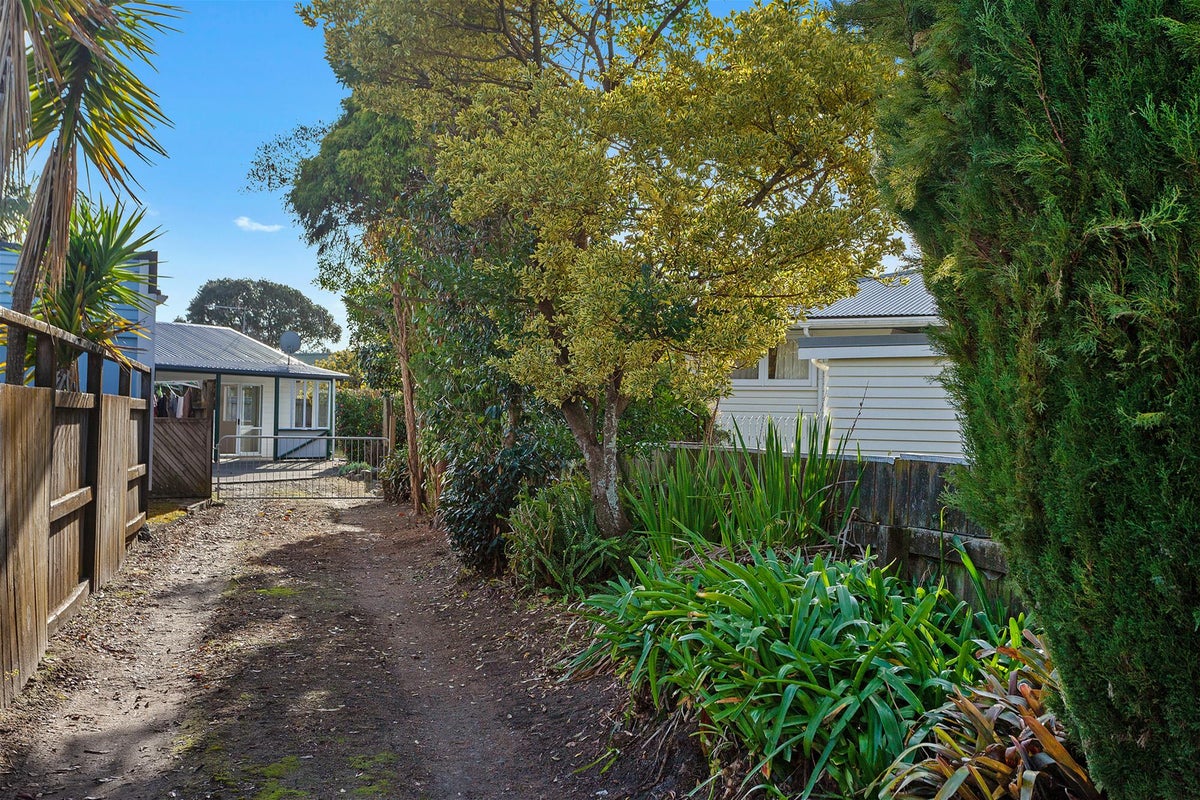 0 , Whakatane - Carousel 15