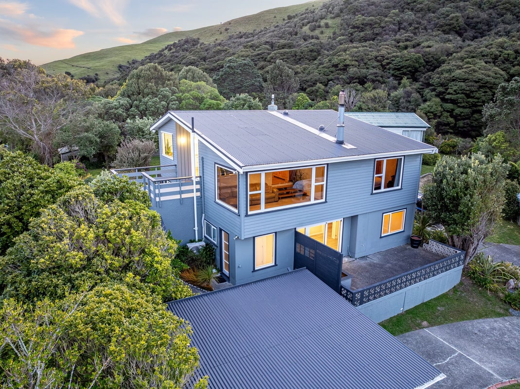 2 Raroa Place, Pukerua Bay, Porirua - Carousel 1