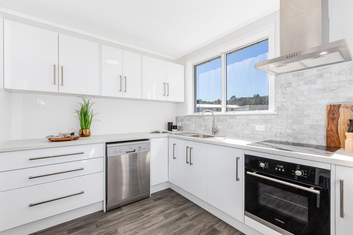 25 Loongana Street, Waitangirua, Porirua - Carousel 2