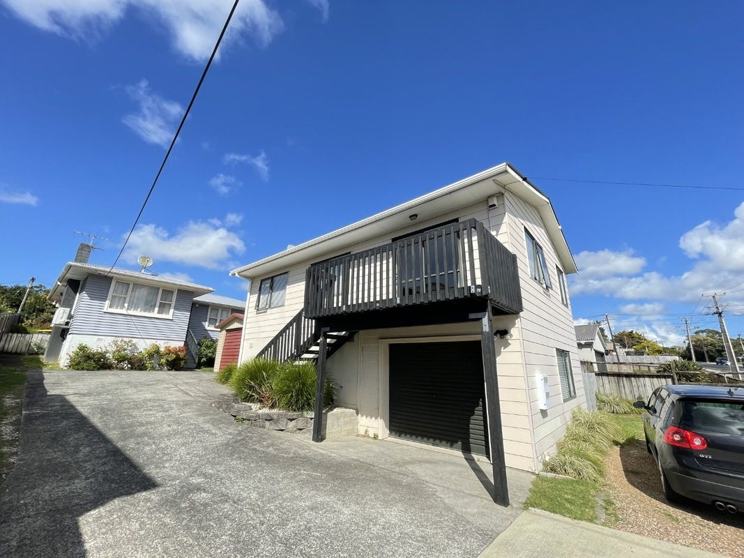 43 Vera Road, Te Atatu South, Auckland - Carousel 1