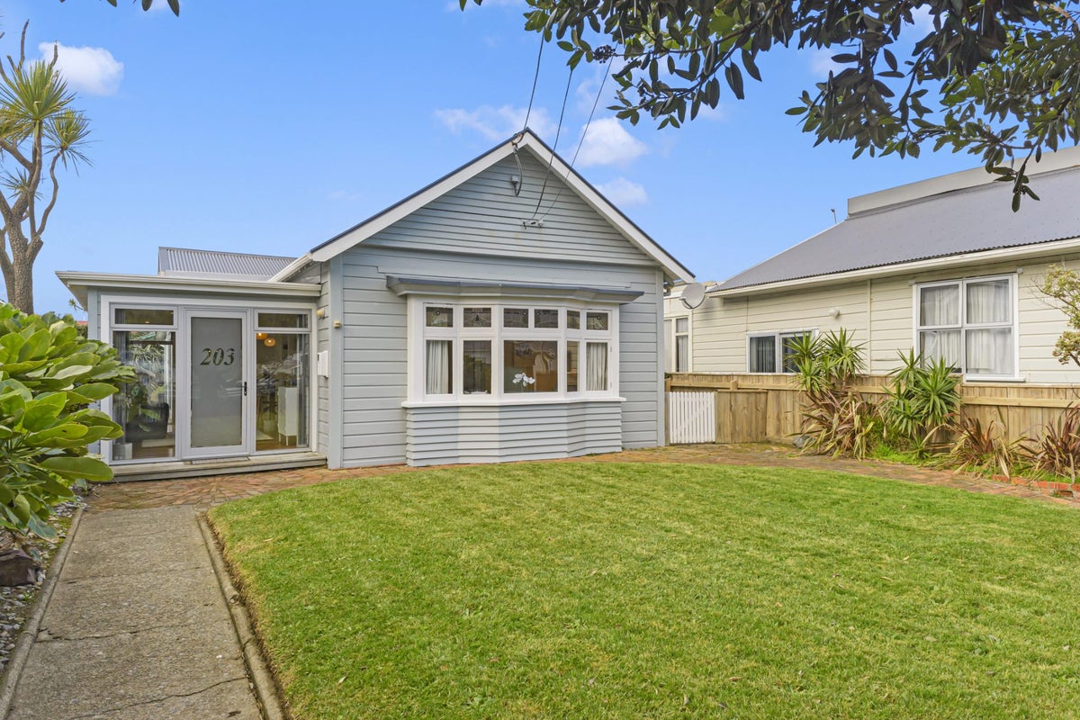 203 Onepu Road, Lyall Bay, Wellington - Carousel 1