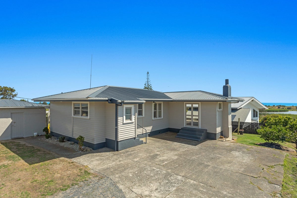 2 Saint John Street, MATATA, WHAKATANE - Carousel 2