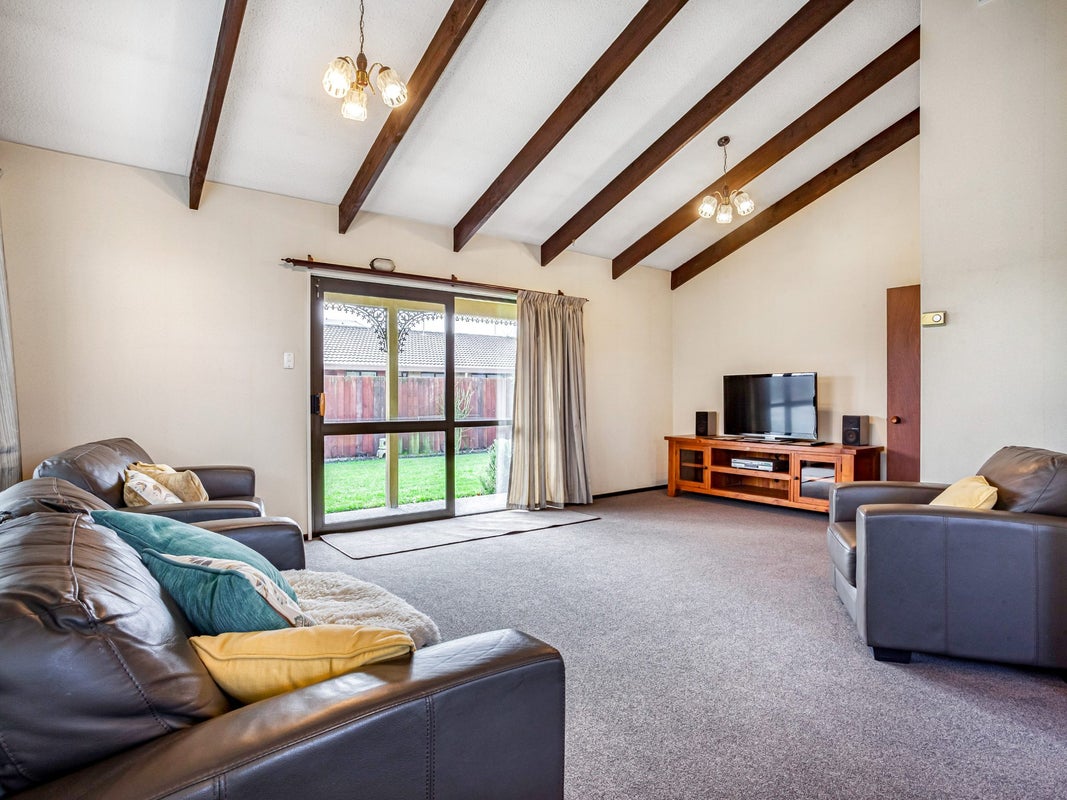 9 Flaxwood Lane, Waltham, Christchurch - Carousel 2