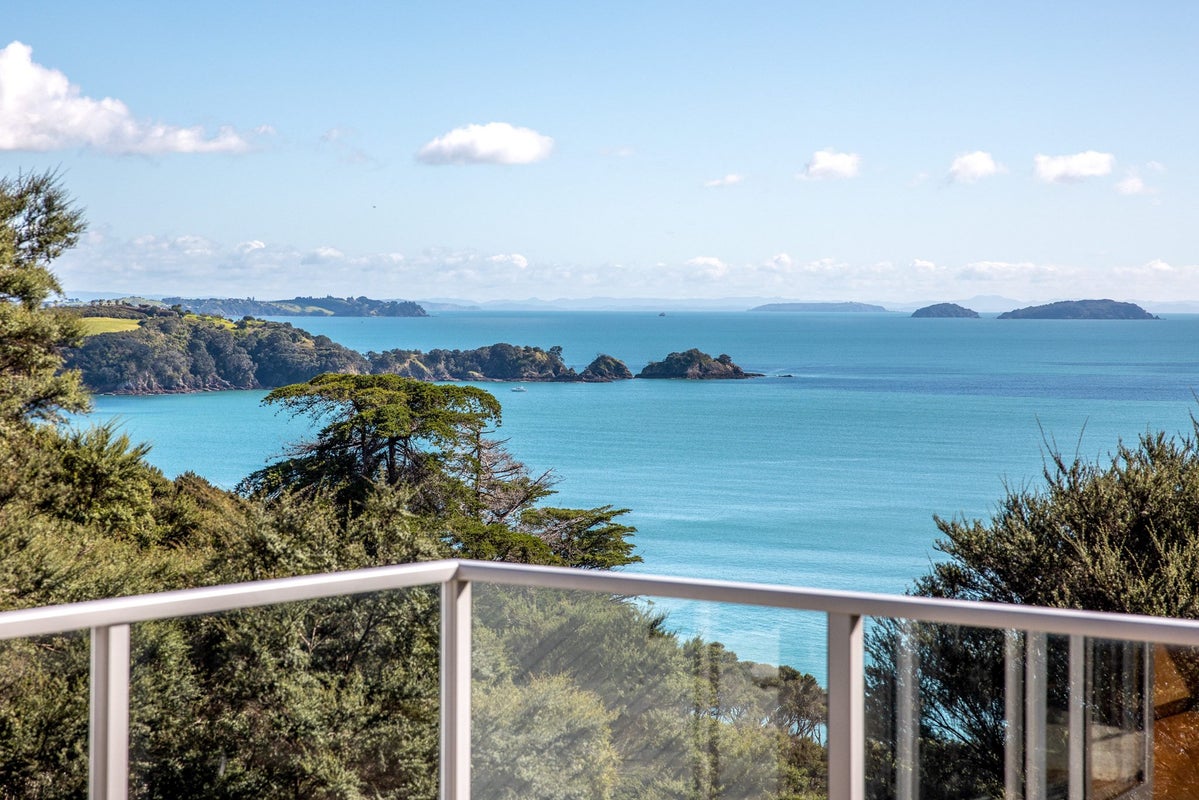 87 Queens Drive, Waiheke island, Waiheke - Carousel 2