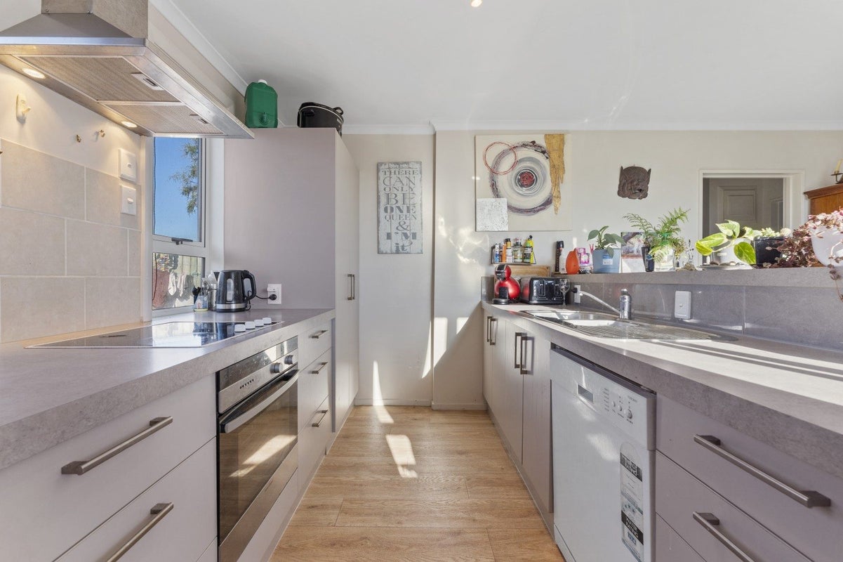 12 Collins Street, Gonville, Whanganui - Carousel 2