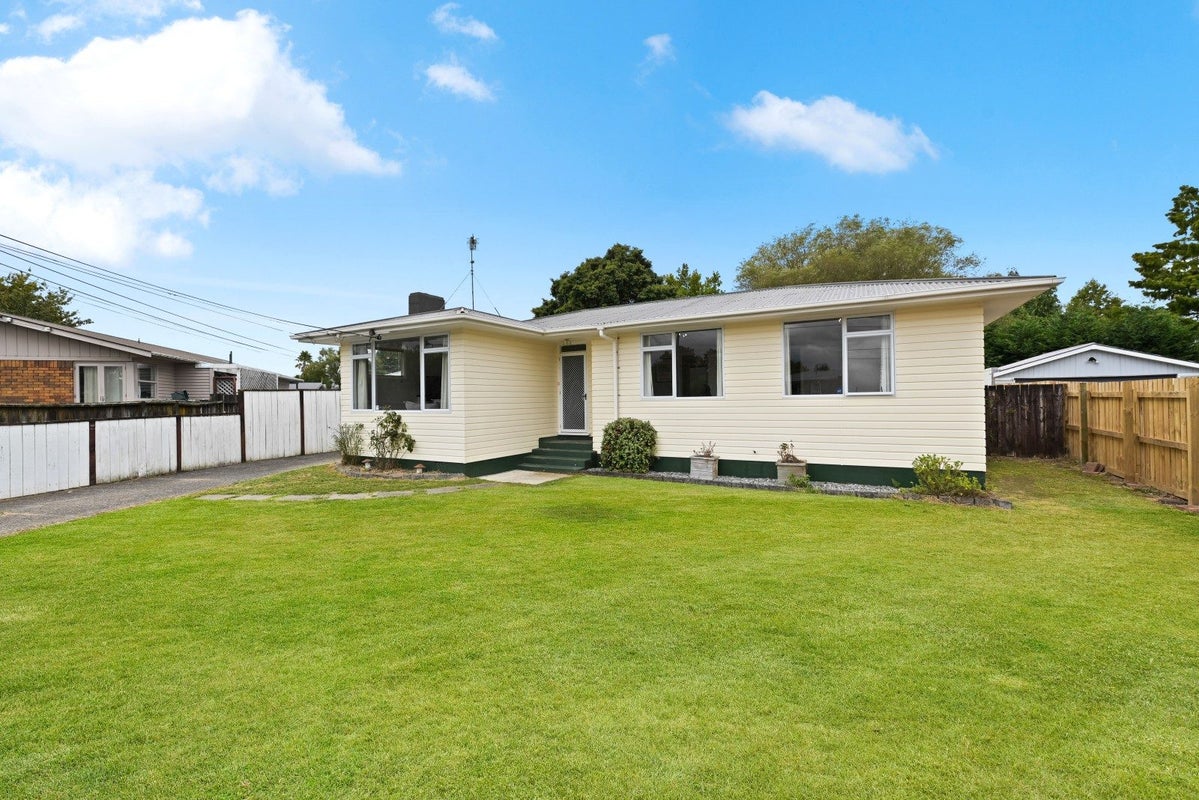58 Garden Heights Avenue, Glenview, Hamilton - Carousel 1