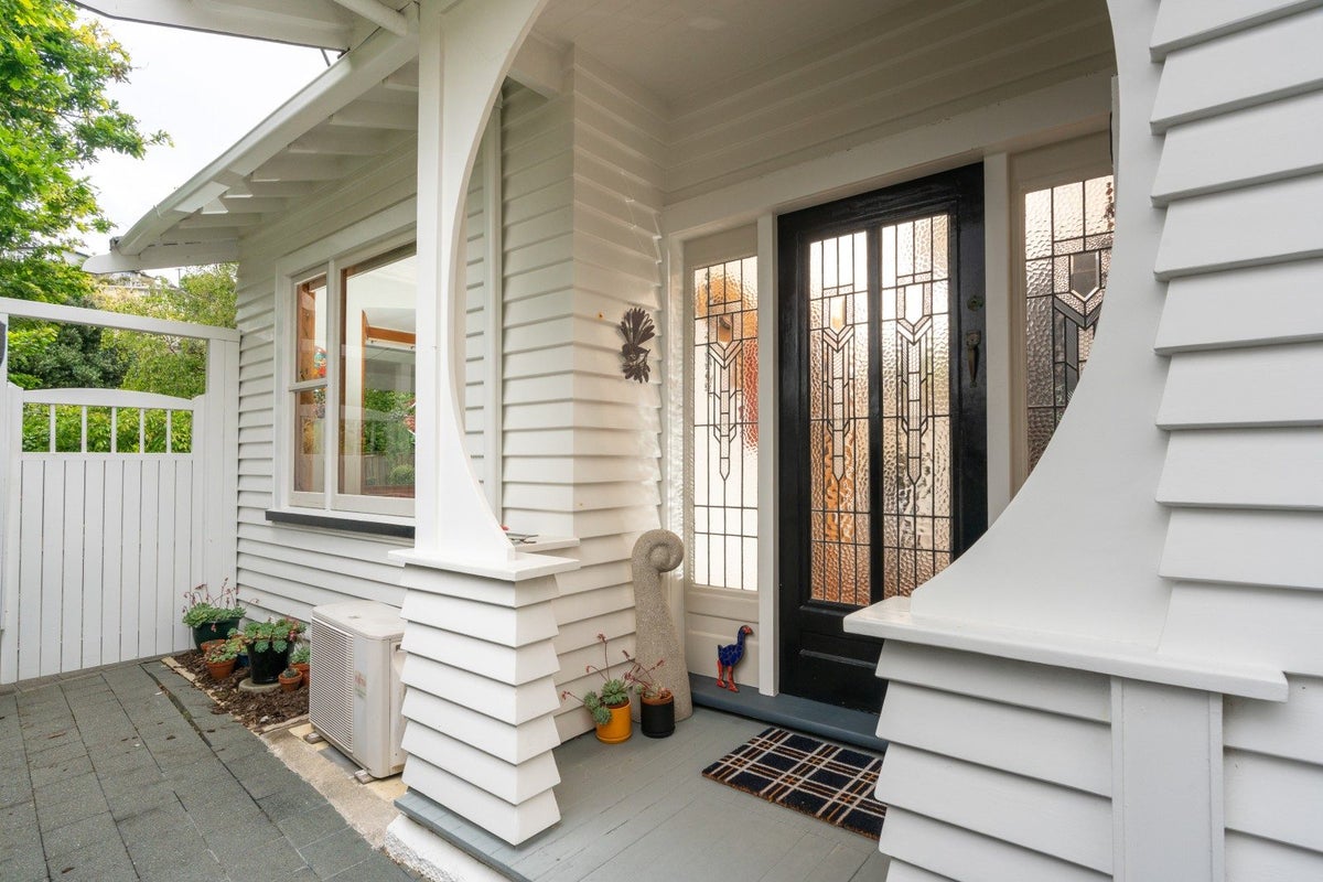 53 Severn Street, Island Bay, Wellington - Carousel 2