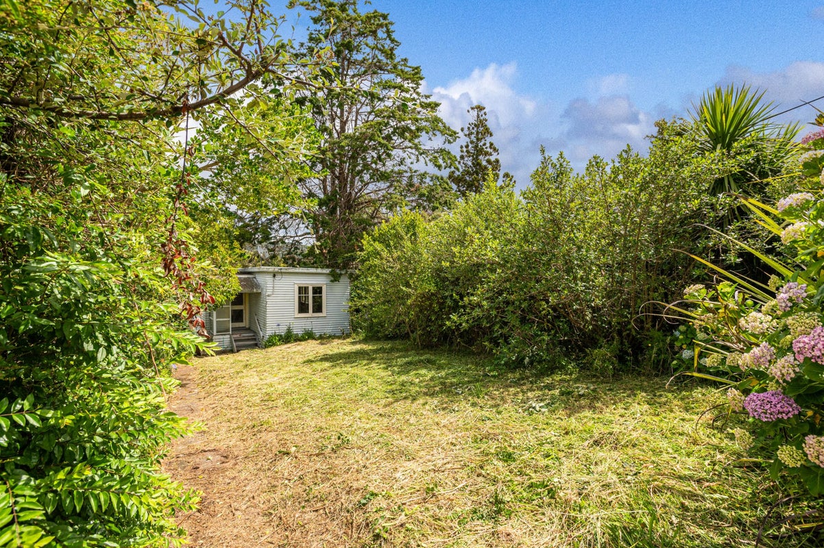 18 Savoy Road, Glen Eden, Auckland - Carousel 1