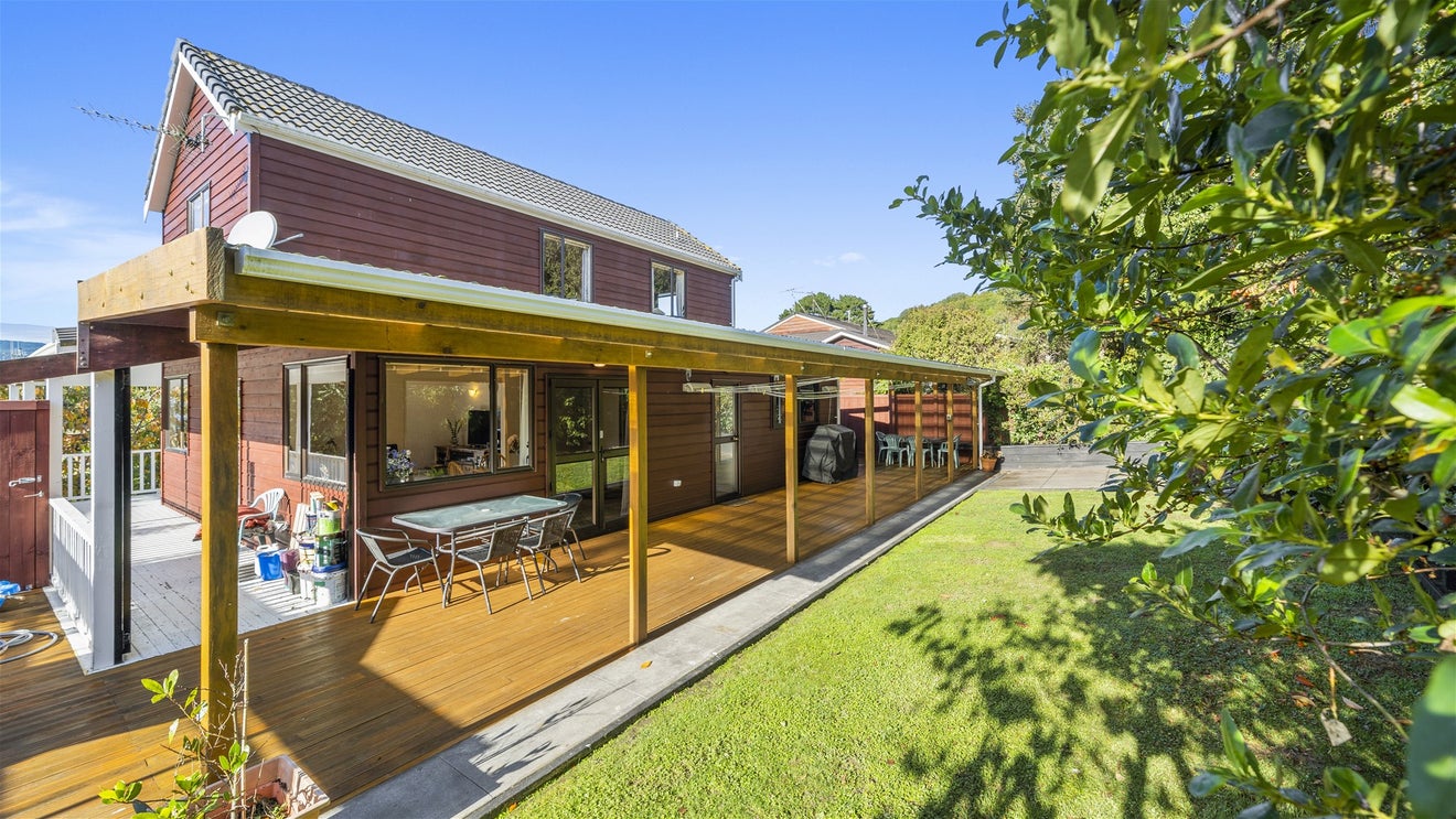 5 Duval Grove, Tawa, Wellington - Carousel 1