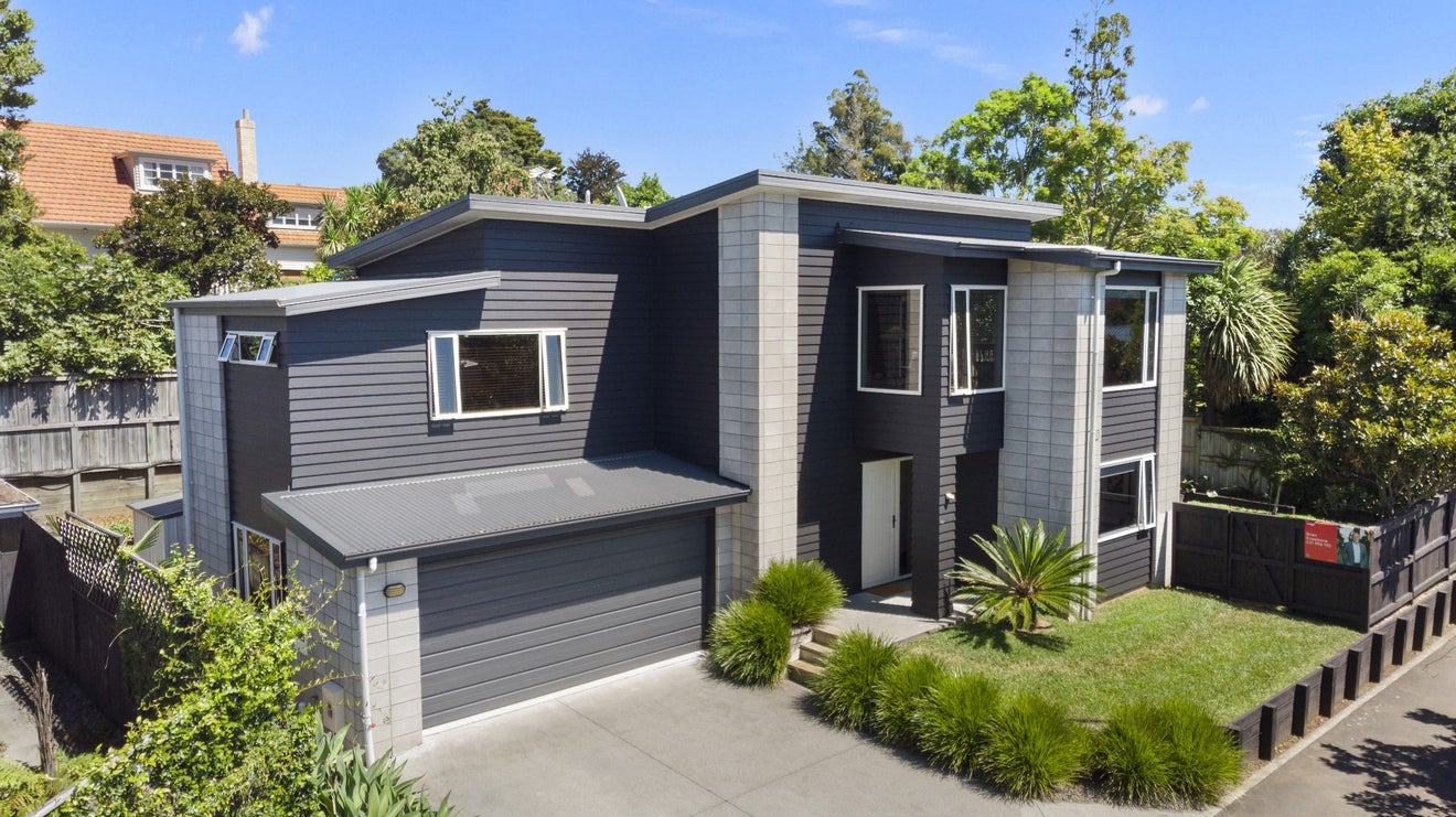 27A Masters Avenue, Hillcrest, Hamilton - Carousel 1