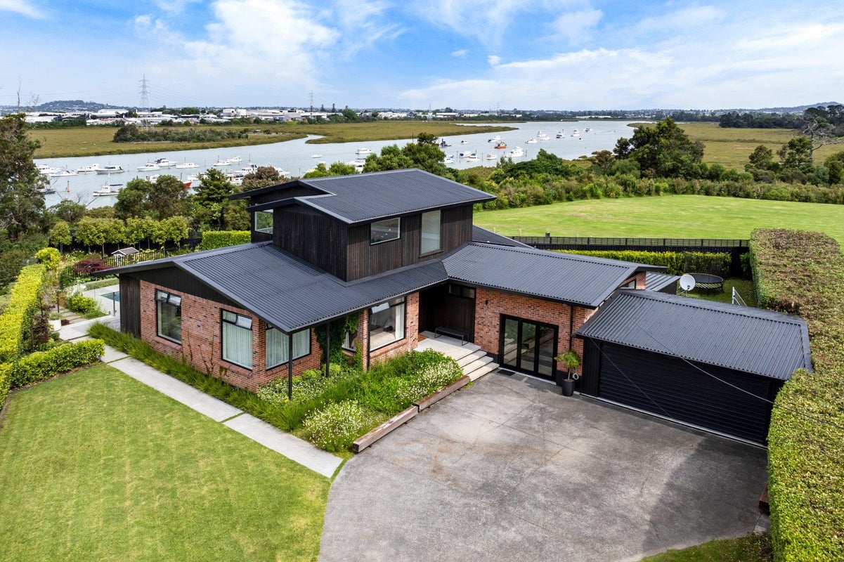 56 Covil Avenue, Te Atatu South, Auckland - Carousel 2