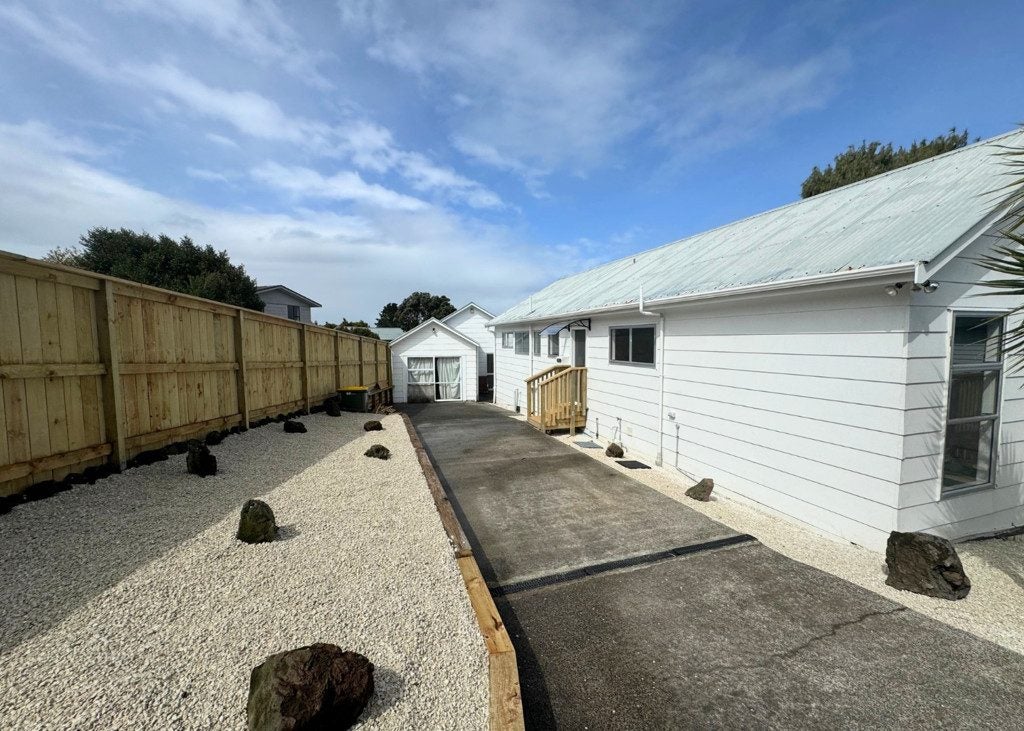 9 Woodhouse Place, West Harbour, Auckland - Carousel 2