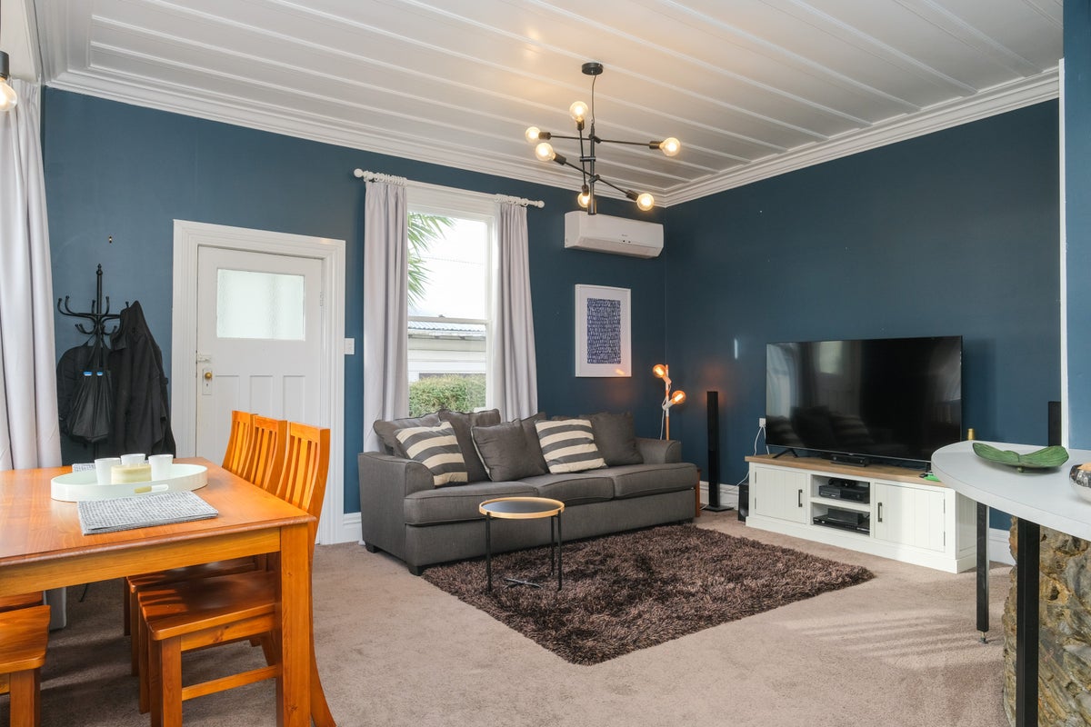 6 Ventnor Street, Mornington, Dunedin - Carousel 1