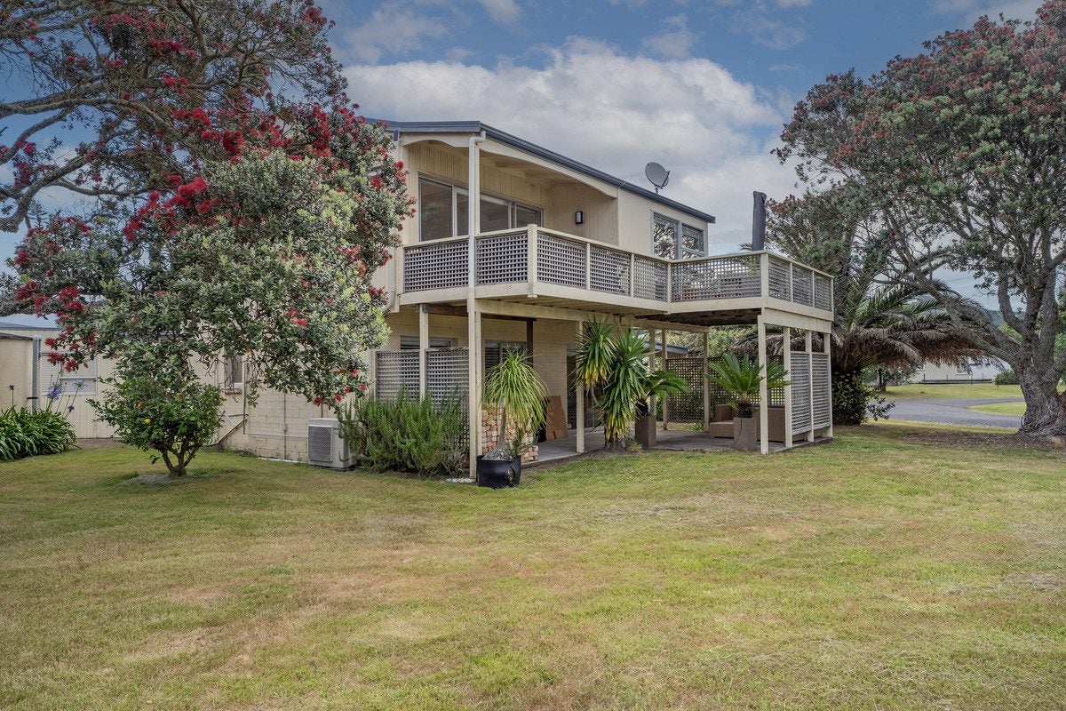 19 Hicks Place, Cooks Beach, Whitianga - Carousel 1